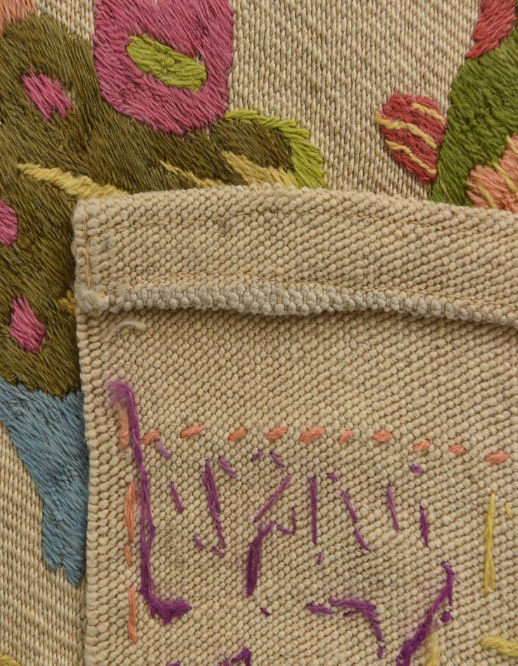 Detail image of 5' 6 x 7' 6  Hand Woven Kilim Suzani Wool Rug