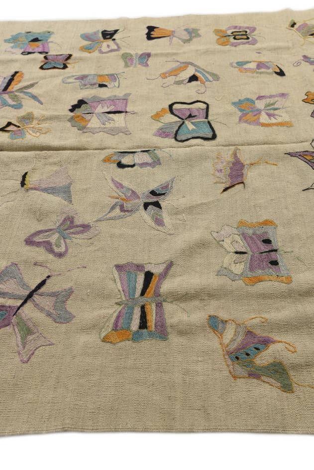 Detail image of 5' 10 x 7' 3 Hand Woven Kilim Suzani Wool Rug