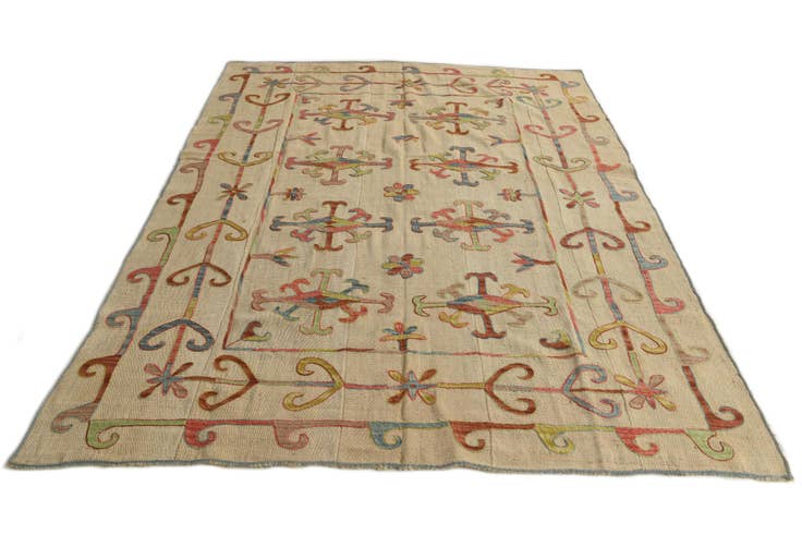 Detail image of 5' 9 x 7' 10 Hand Woven Kilim Suzani Wool Rug