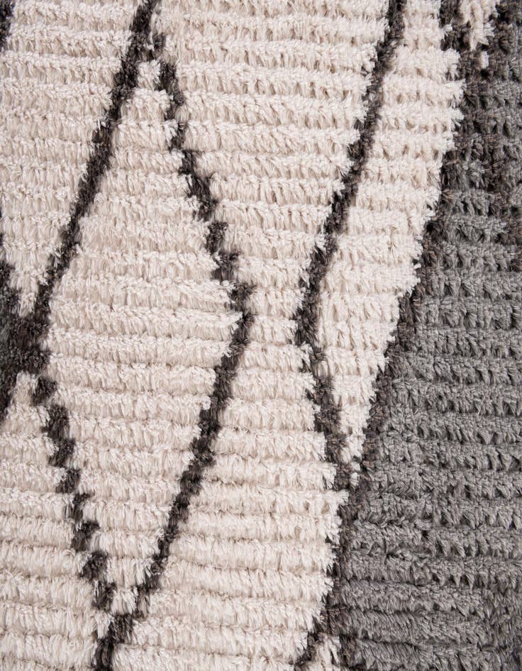 Detail image of 5' 2 x 7' 7 Lagom Shag Rug