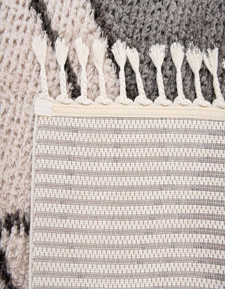 Detail image of 5' 2 x 7' 7 Lagom Shag Rug