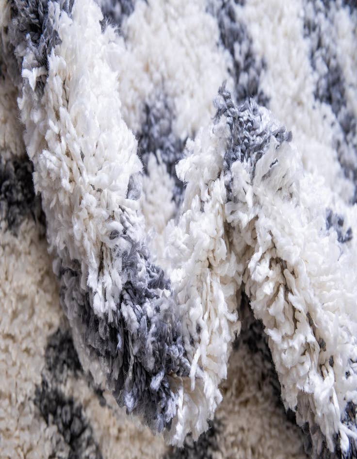 Detail image of 8' x 10' Lagom Shag Rug