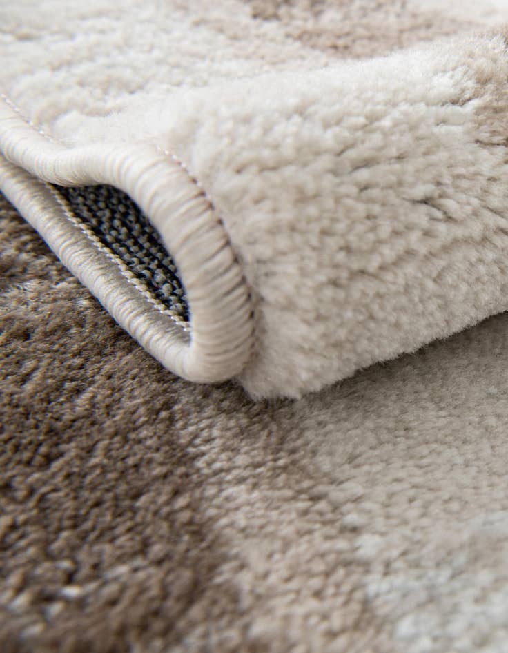 Detail image of 3' 1 x 5' 3 Laguna Rug