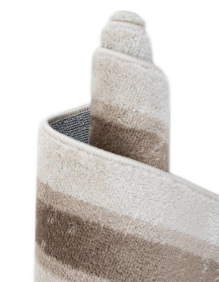 Detail image of 5' 3 x 8' Laguna Rug