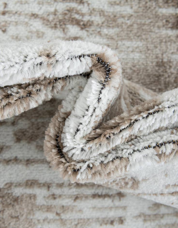 Detail image of 7' x 10' Laguna Rug