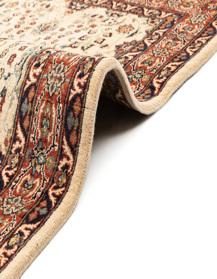 Detail image of 4' 1 x 6' 8 Hand Knotted Lahour Wool Rug