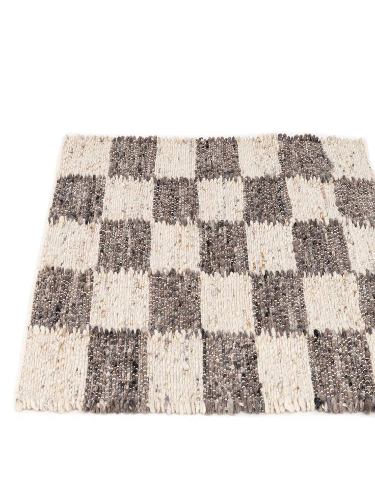 Detail image of 2' 3 x 3' 4  Hand Woven Lana New Zealand Wool Rug