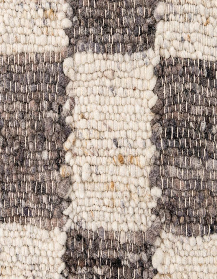 Detail image of 2' 3 x 3' 4  Hand Woven Lana New Zealand Wool Rug