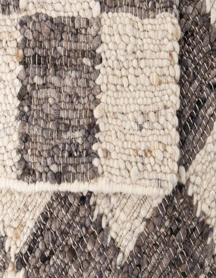Detail image of 2' 3 x 3' 4  Hand Woven Lana New Zealand Wool Rug