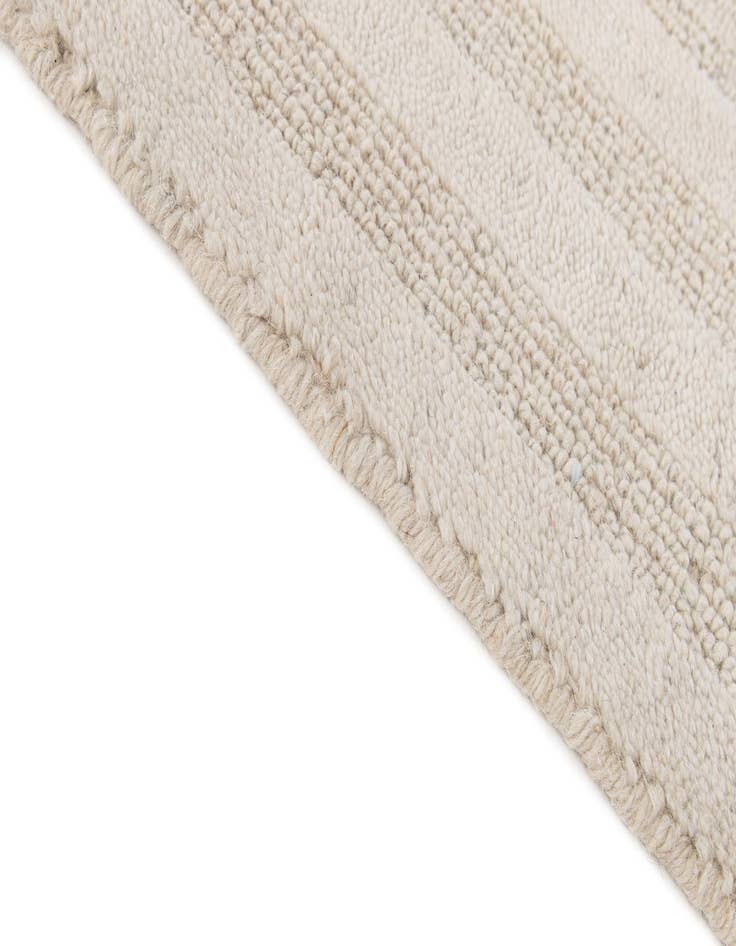 Detail image of 2' 1 x 3' 2  Hand Woven Lana New Zealand Wool Rug