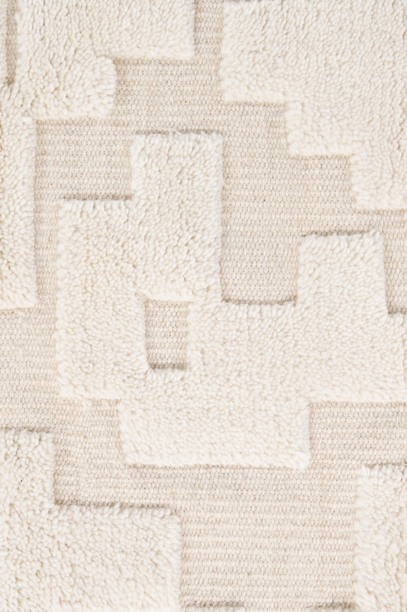 5' 2 x 8' 2 Hand Knotted Lana New Zealand Wool Rug