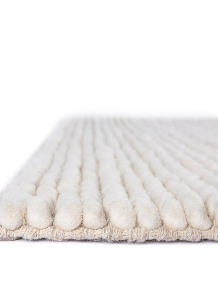 Detail image of 5' 1 x 8' Hand Woven Lana New Zealand Wool Rug
