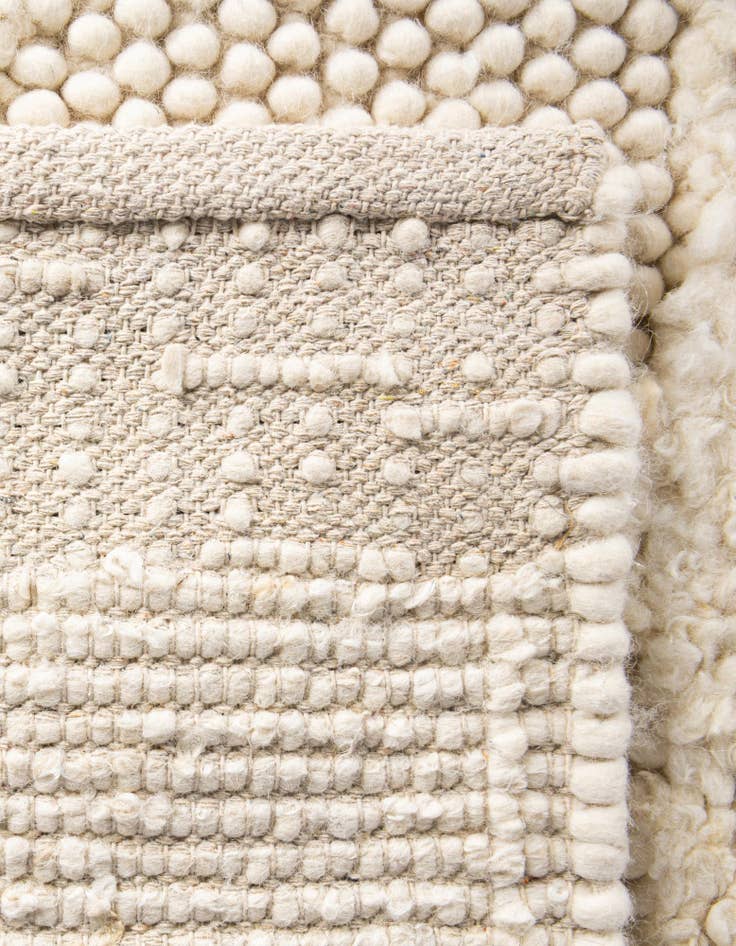 Detail image of 6' 1 x 9' Hand Woven Lana New Zealand Wool Rug