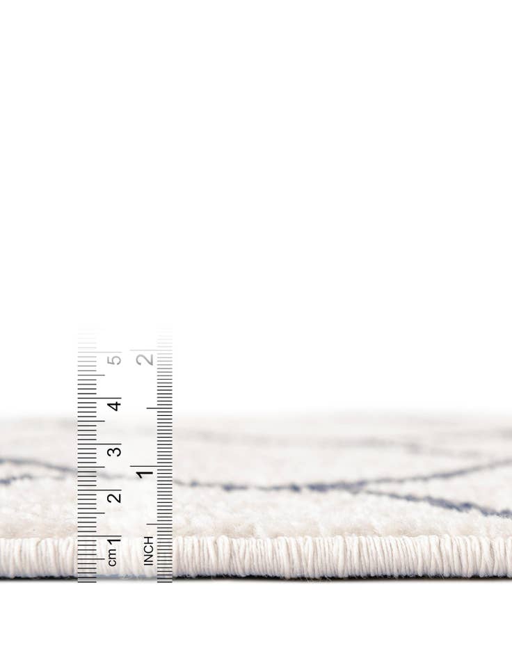 Detail image of 5' 3 x 8' Lattice Frieze Rug