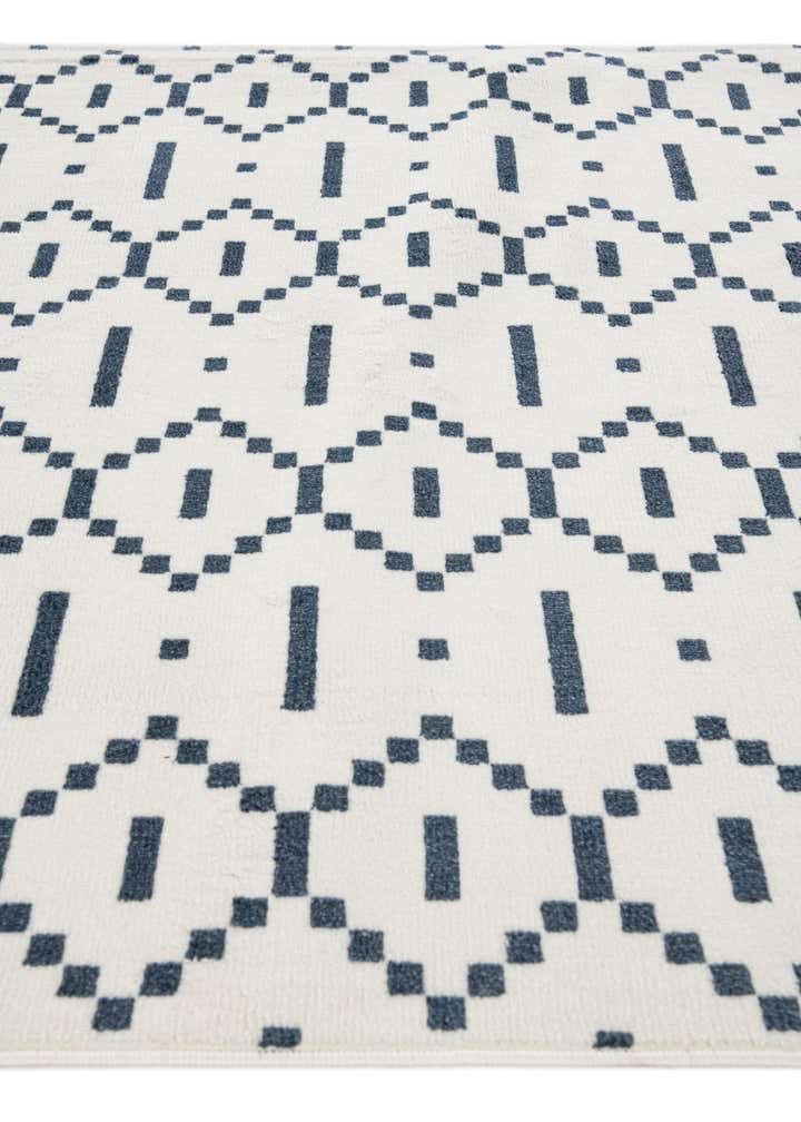 5' 3 x 7' 8 Lattice Rug