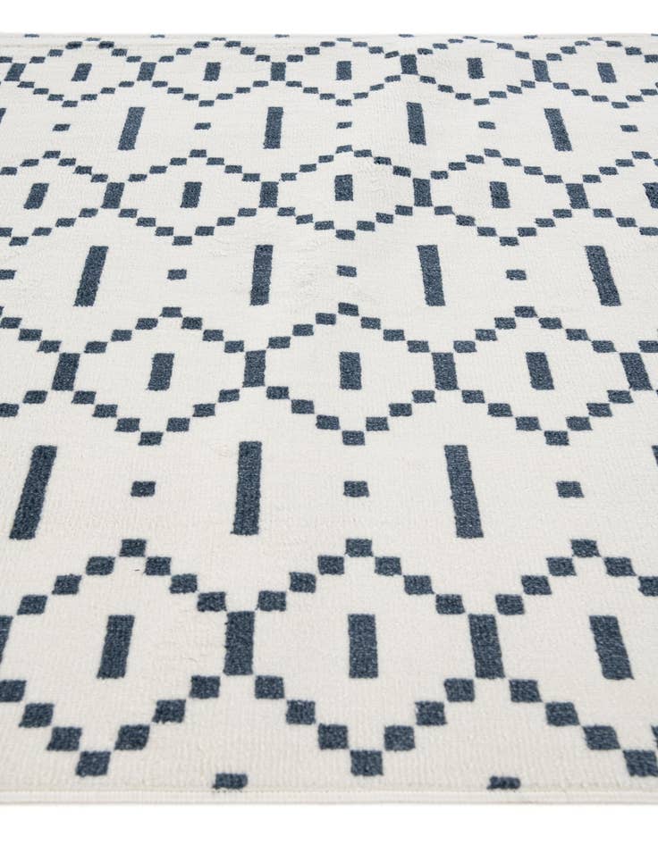 Detail image of 5' 3 x 7' 8 Lattice Rug