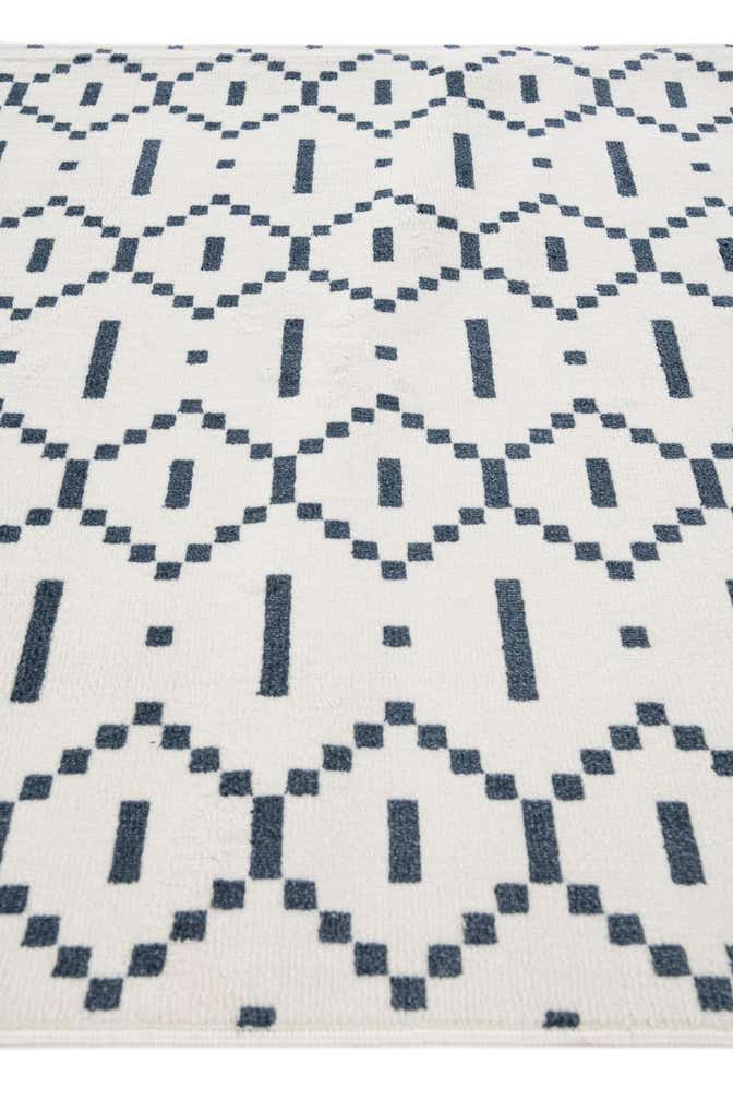 5' 3 x 7' 8 Lattice Rug