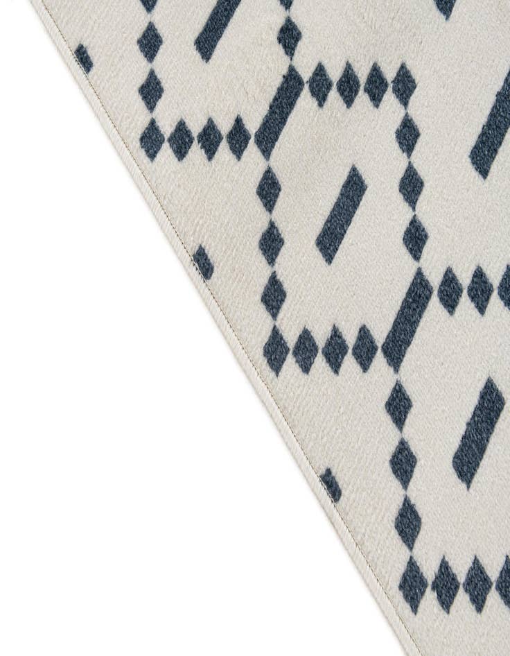 Detail image of 5' 3 x 7' 8 Lattice Rug