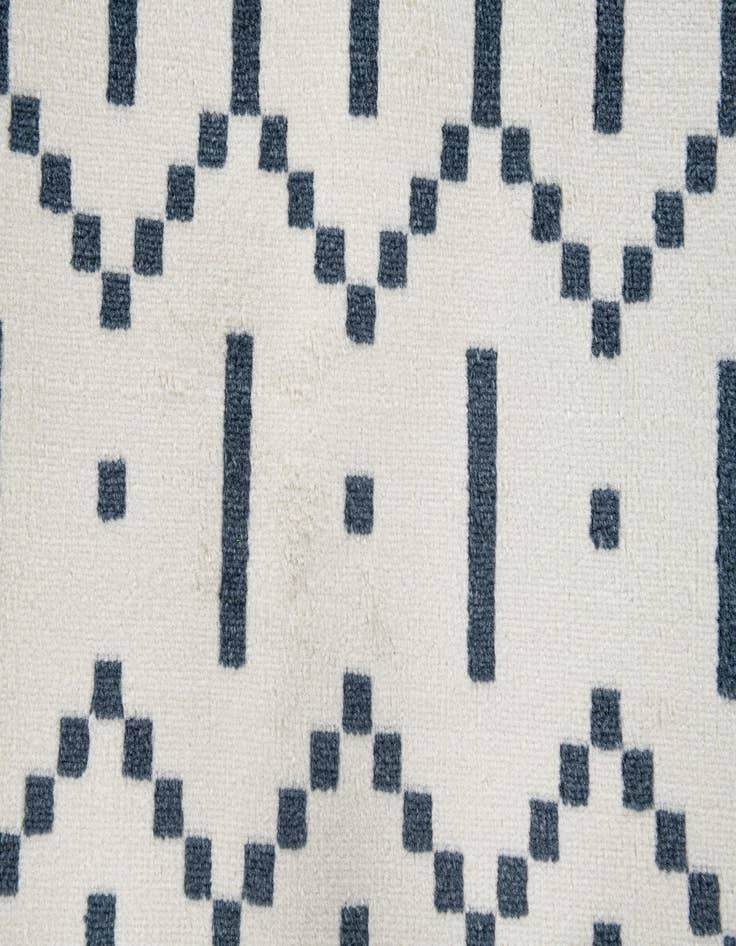 Detail image of 5' 3 x 7' 8 Lattice Rug