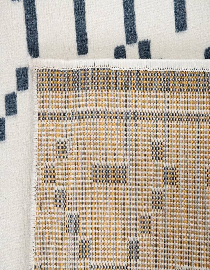 Detail image of 5' 3 x 7' 8 Lattice Rug