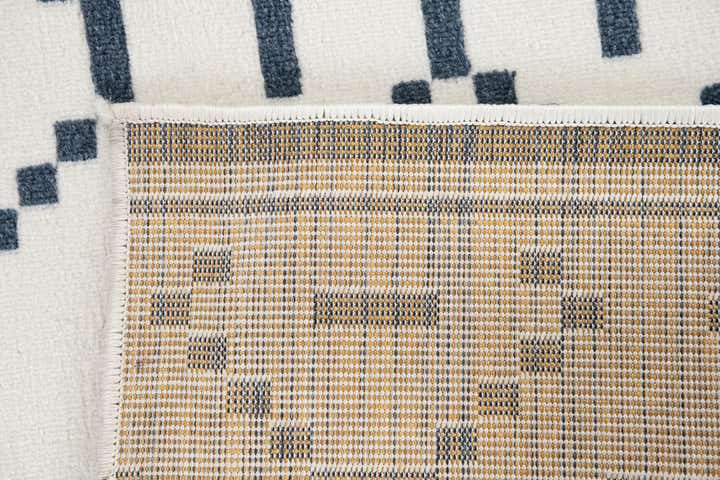 5' 3 x 7' 8 Lattice Rug