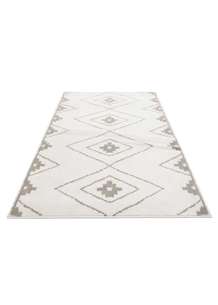 5' 3 x 7' 7 Lattice Rug