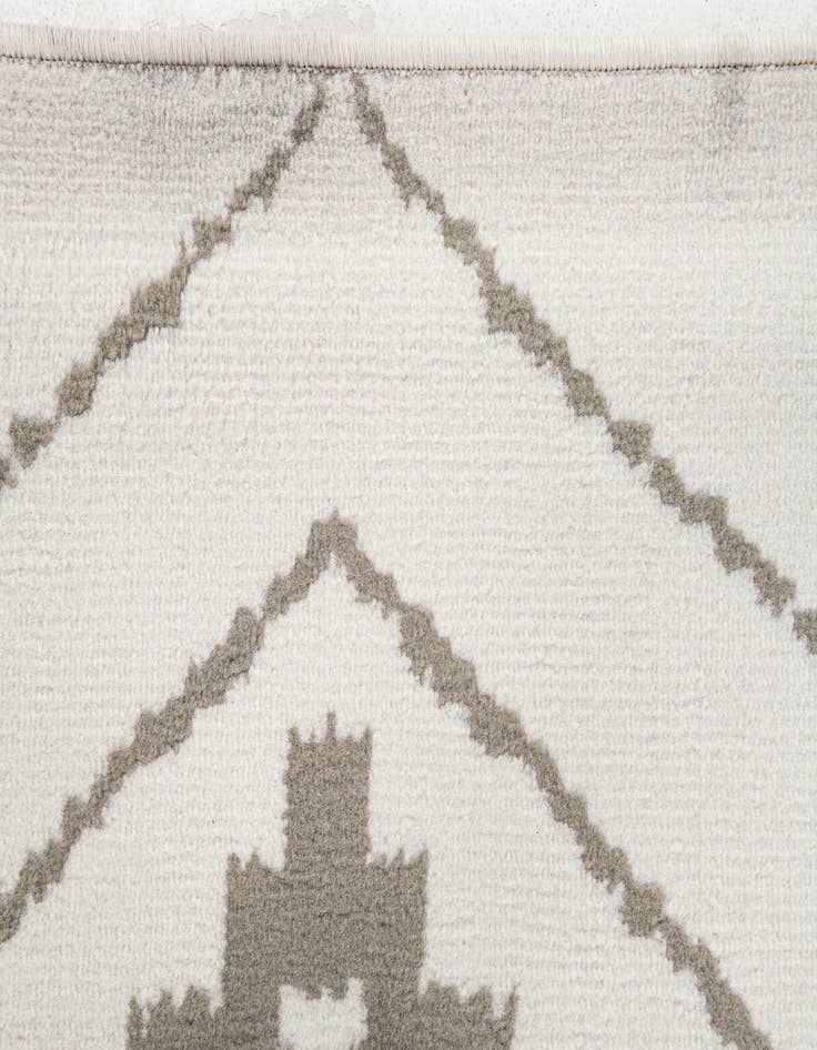 Detail image of 5' 3 x 7' 7 Lattice Rug