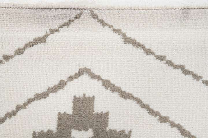 5' 3 x 7' 7 Lattice Rug