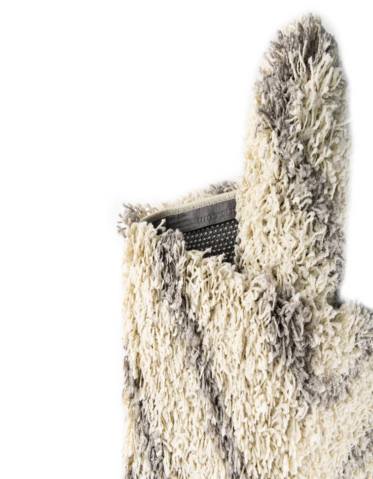 Detail image of 7' 10 x 10' Lattice Shag Rug