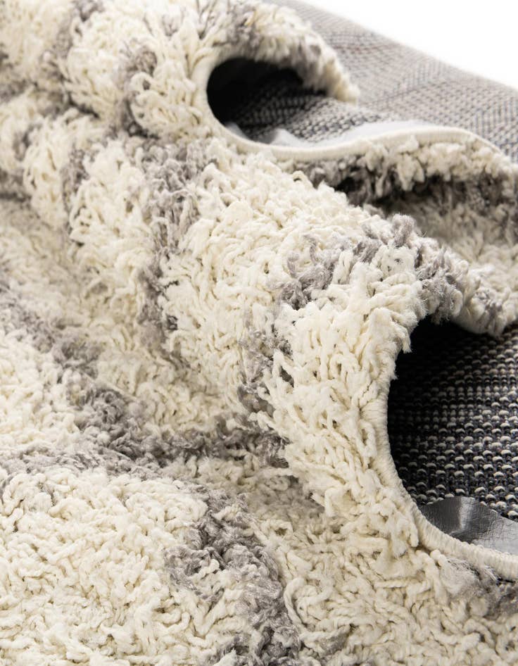 Detail image of 7' 10 x 10' Lattice Shag Rug