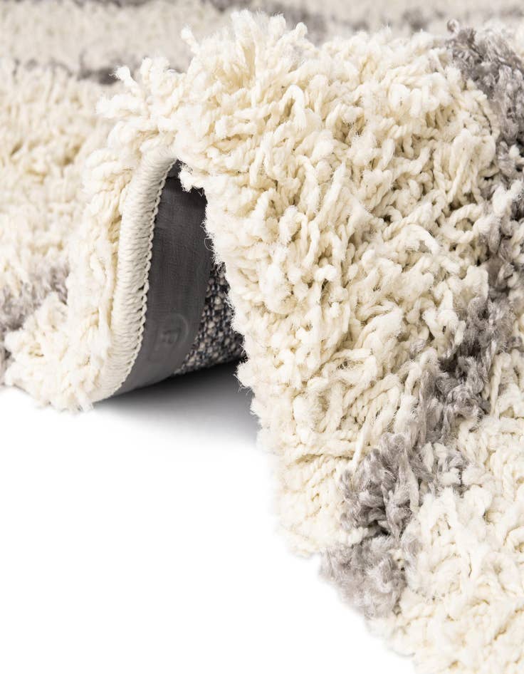 Detail image of 5' 3 x 8' Lattice Shag Rug