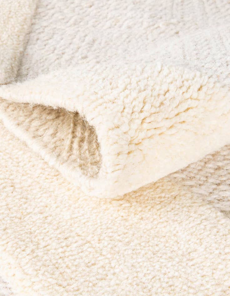 Detail image of 8' x 10' Hand Woven Lattice Wool Rug