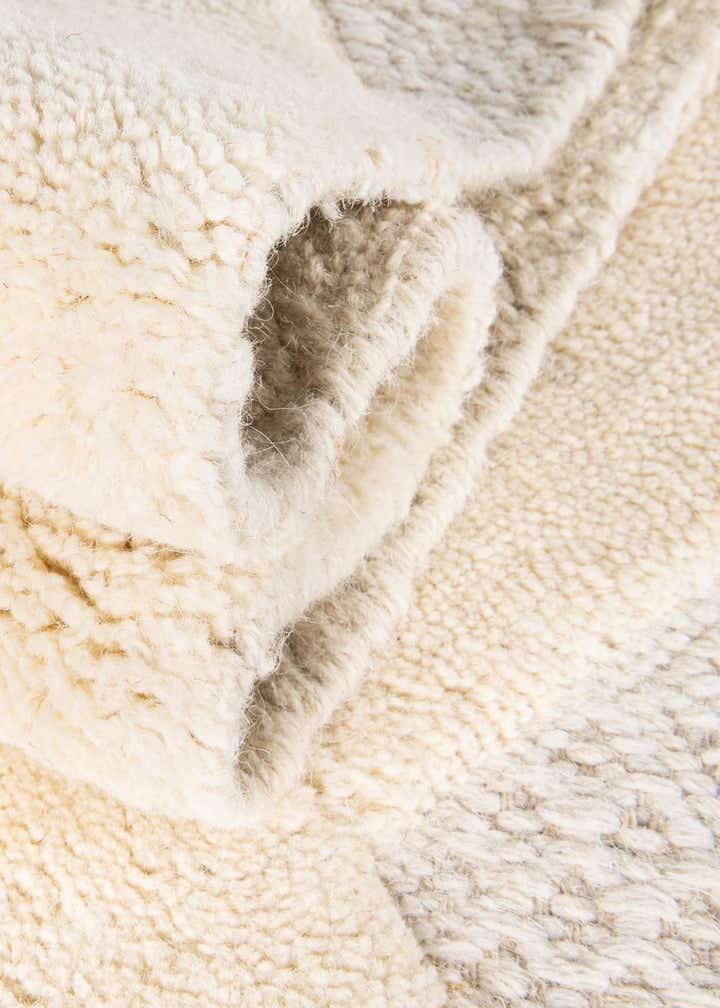 8' x 10' Hand Woven Lattice Wool Rug