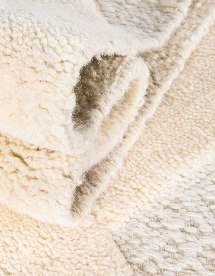 Detail image of 8' x 10' Hand Woven Lattice Wool Rug