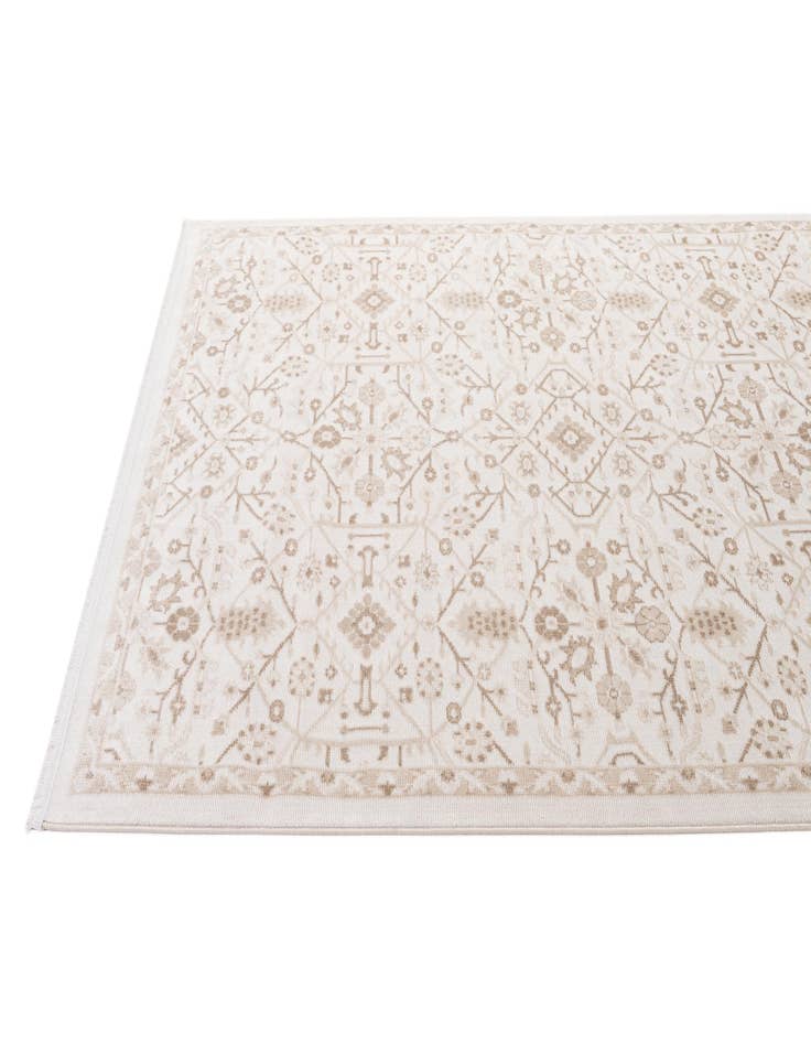 Detail image of 5' 4 x 7' 8 Lola Rug