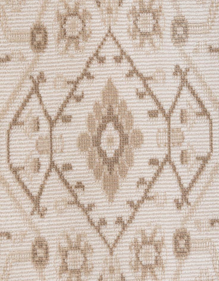 Detail image of 5' 4 x 7' 8 Lola Rug