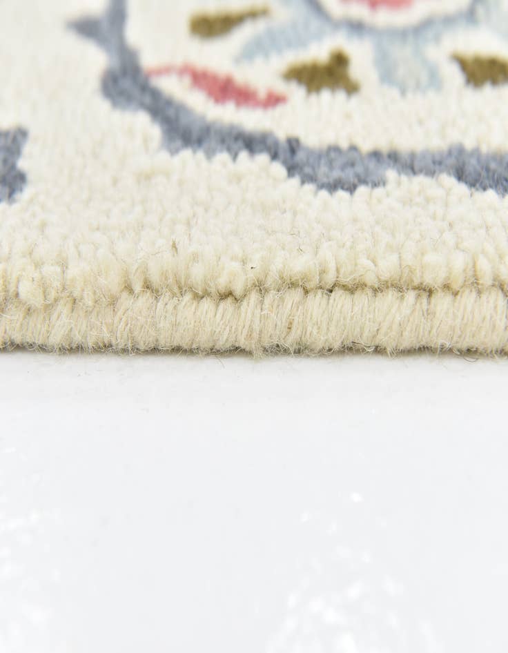 Detail image of 5' x 7' 7 Luna Wool Rug