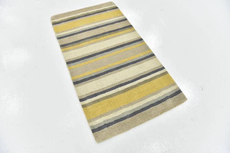 Detail image of 2' 8 x 4' 10 Luna Wool Rug