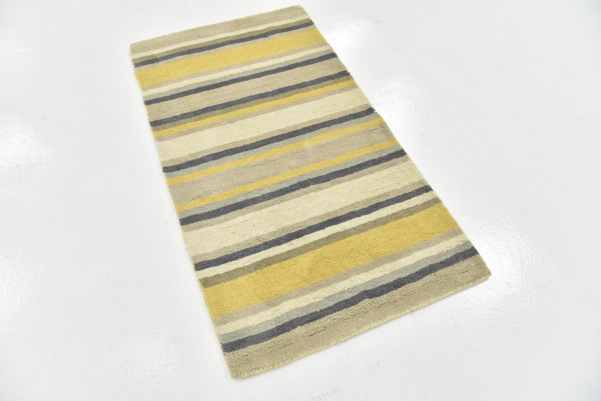 2' 8 x 4' 10 Luna Wool Rug
