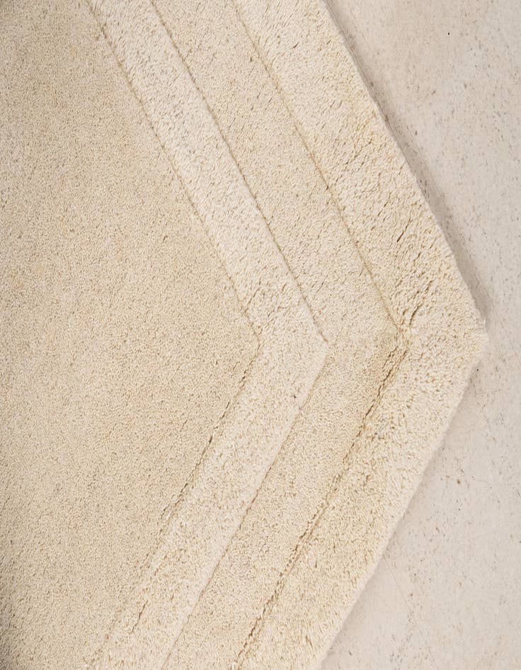 Detail image of 2' 8 x 5' Luna Wool Rug