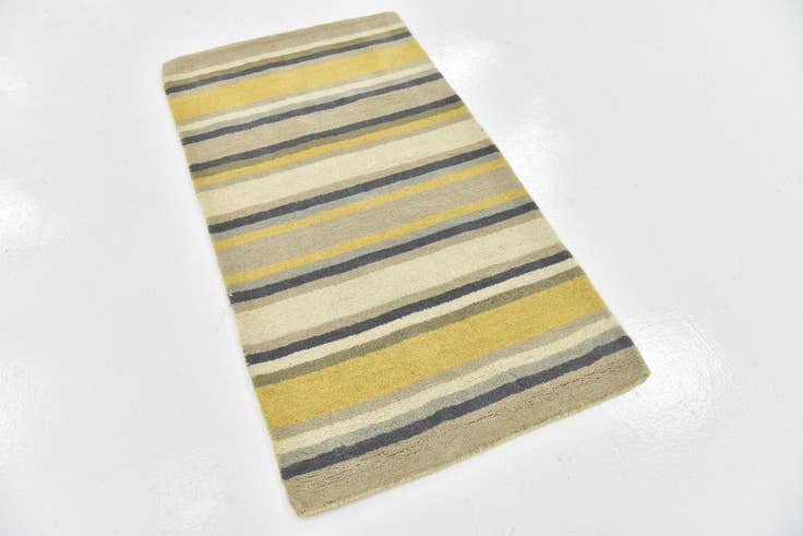 Detail image of 2' 8 x 4' 10 Luna Wool Rug