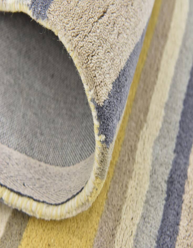 Detail image of 2' 8 x 4' 10 Luna Wool Rug