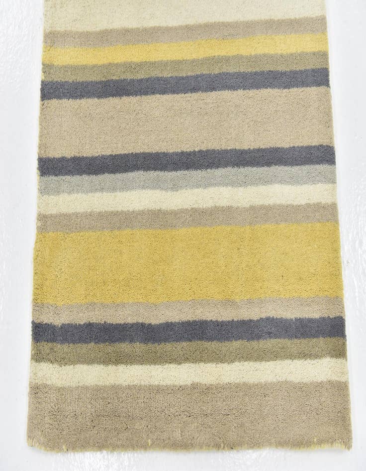 Detail image of 2' 8 x 4' 10 Luna Wool Rug