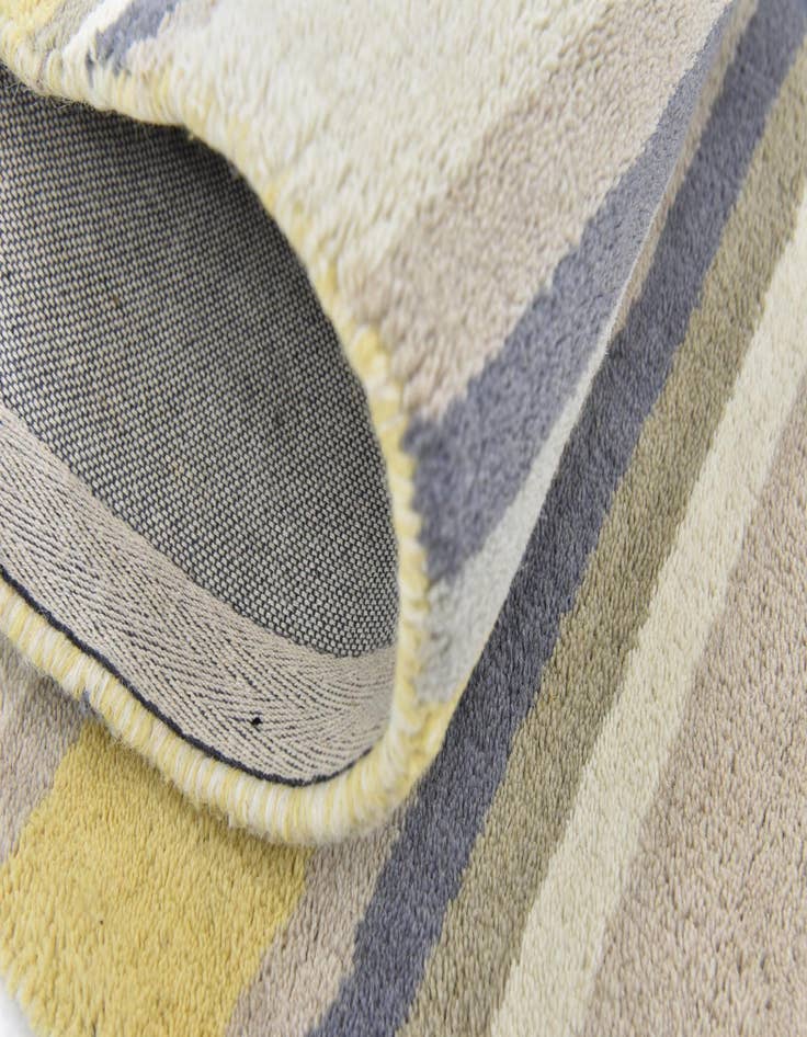Detail image of 2' 8 x 4' 10 Luna Wool Rug
