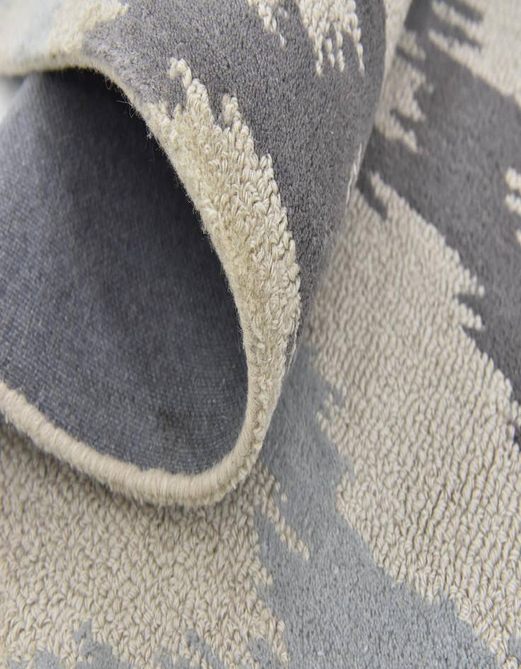 Detail image of 3' x 5' Luna Wool Rug