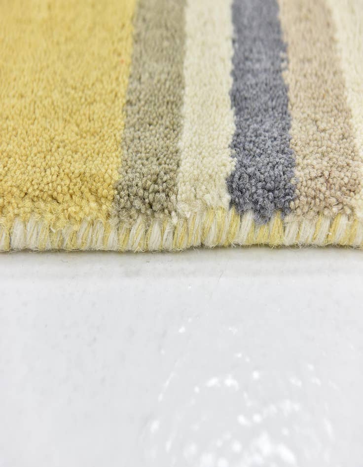 Detail image of 2' 8 x 4' 10 Luna Wool Rug