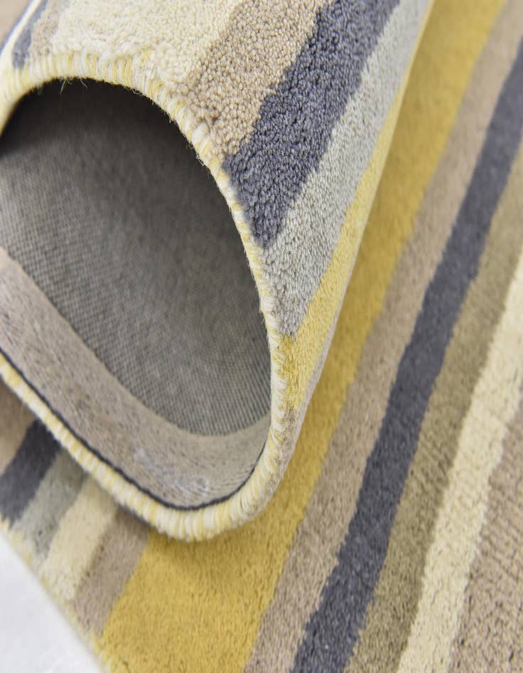 Detail image of 2' 8 x 4' 10 Luna Wool Rug