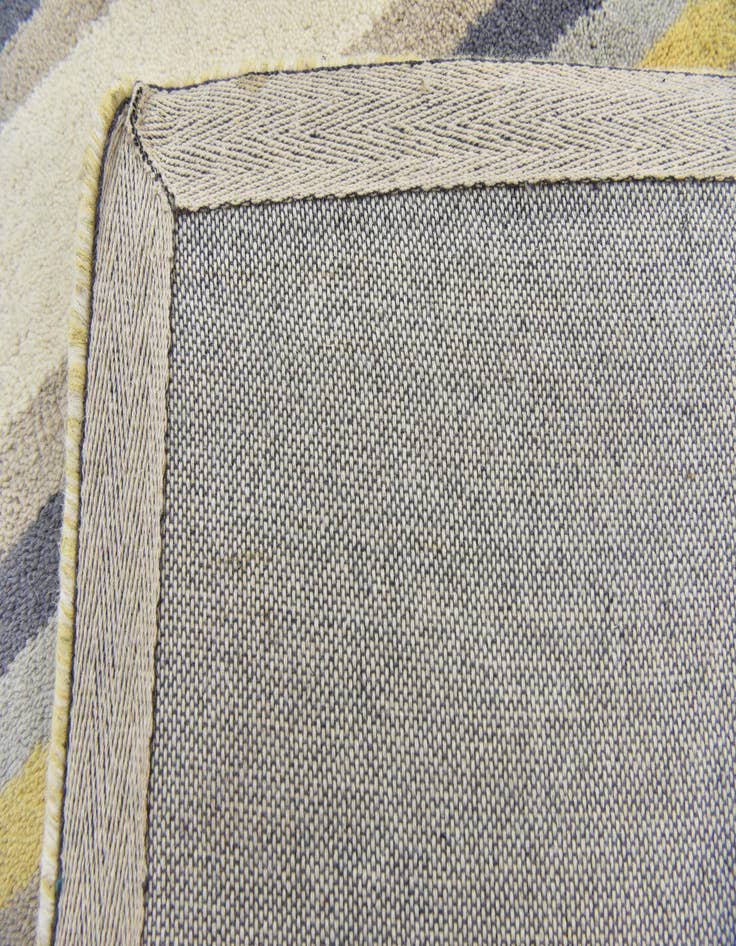 Detail image of 2' 8 x 4' 10 Luna Wool Rug