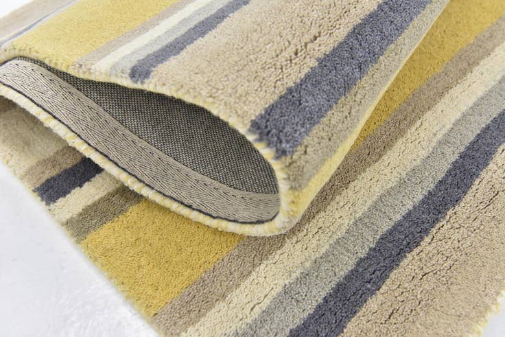 Detail image of 2' 8 x 4' 10 Luna Wool Rug