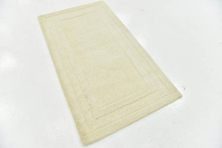 Detail image of 2' 9 x 5' Luna Wool Rug